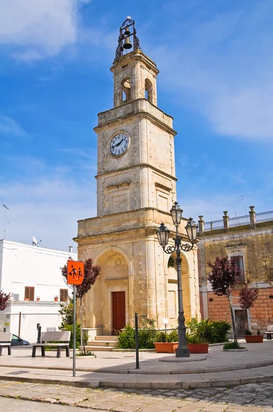 Wieża zegarowa. Ginosa. Puglia. Włochy. — Zdjęcie stockowe