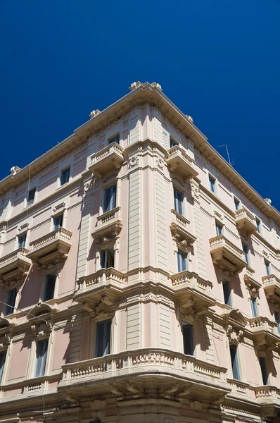 Palazzo storico. Bari. Puglia. Italia . — Foto Stock