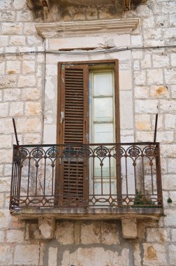 ahşap pencere. Giovinazzo. Puglia. İtalya.