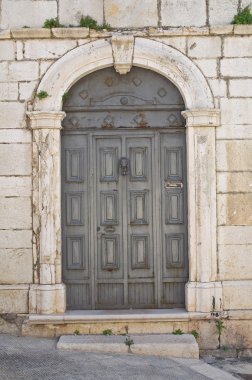 ahşap kapı. Minervino murge. Puglia. İtalya.