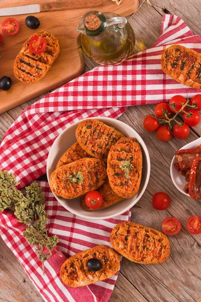 トマトとオレガノのトーストパン — ストック写真