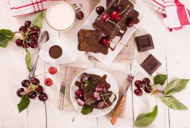 Kirazlı çikolatalı kek..