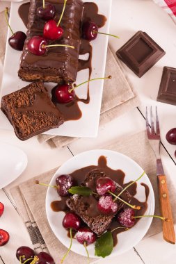 Kirazlı çikolatalı kek..