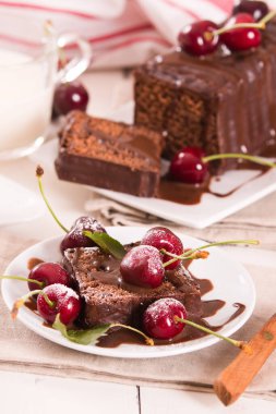 Kirazlı çikolatalı kek..
