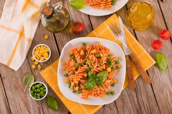 Fusilli Con Piselli Mais Dolce — Foto Stock