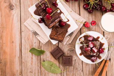 Kirazlı çikolatalı kek..