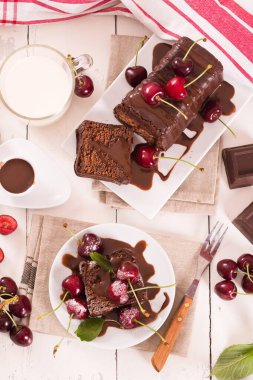 Kirazlı çikolatalı kek..