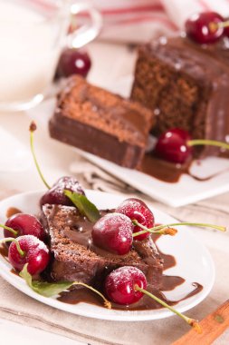 Kirazlı çikolatalı kek..