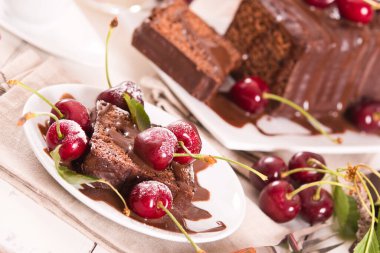 Kirazlı çikolatalı kek..