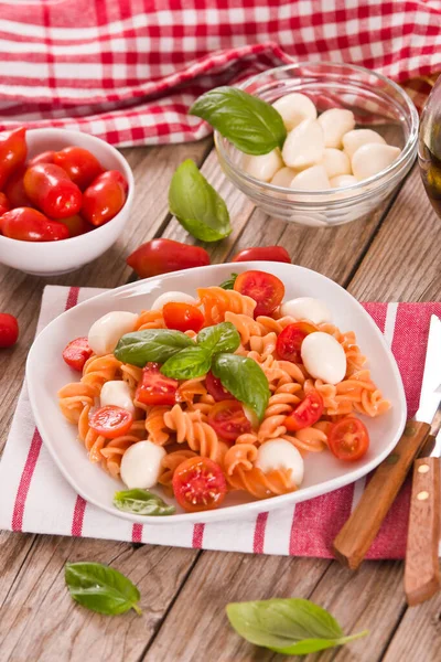 Pâtes Fusilli Aux Tomates Cerises Fromage Mozzarella — Photo