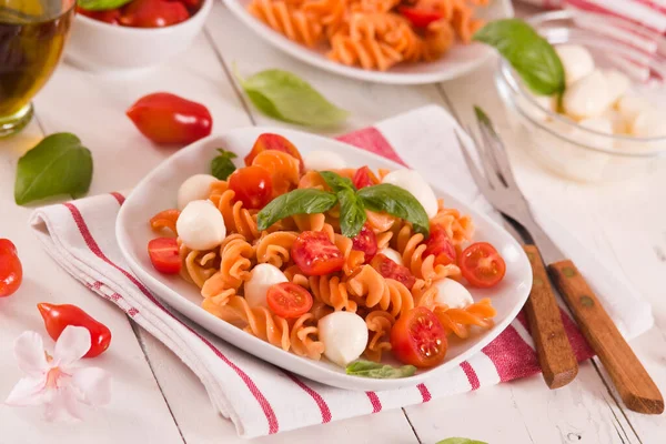Pasta Fusilli Con Tomates Cherry Queso Mozzarella — Foto de Stock