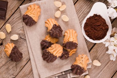 Çikolatalı tereyağlı kurabiye..