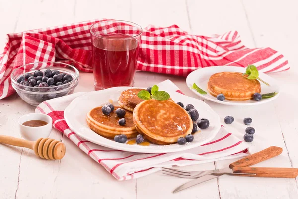 Pfannkuchen Mit Blaubeeren Und Schokoladencreme — Stockfoto