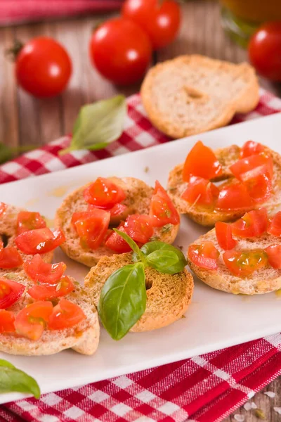 Friselle Cherry Tomatoes Basil — Fotografia de Stock