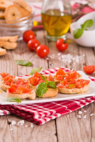 Friselle Cherry Tomatoes Basil — Fotografia de Stock