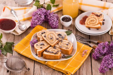 İsviçre usulü kek, çikolata parçacıklı..