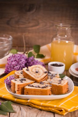 İsviçre usulü kek, çikolata parçacıklı..