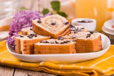 İsviçre usulü kek, çikolata parçacıklı..