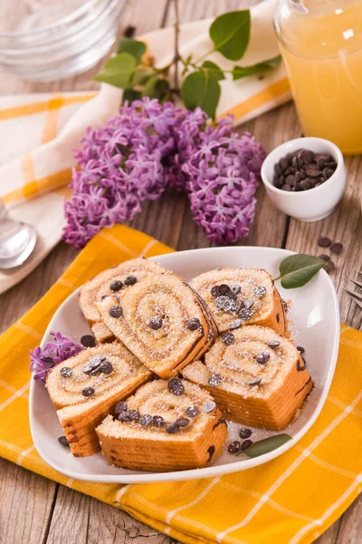 Swiss Roll Cake Con Chocolate Chips — Stock Photo, Image