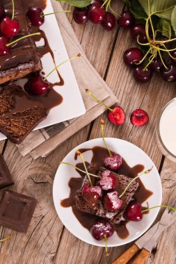 Kirazlı çikolatalı kek..