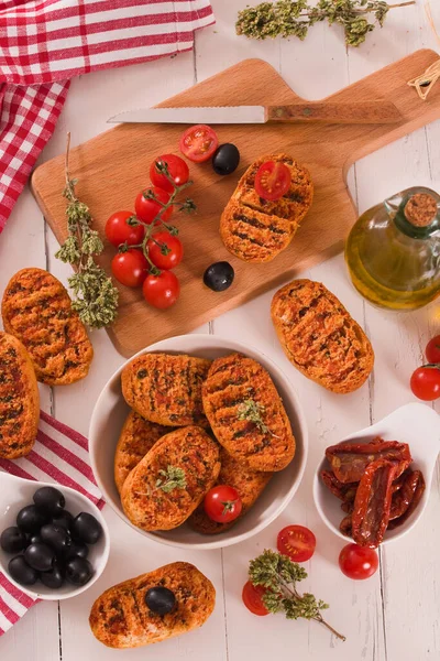 Toastbrot Mit Tomate Und Oregano — Stockfoto