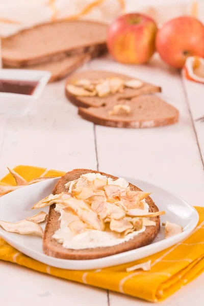 Pain Seigle Aux Pommes Tranches Croustillantes Avec Peau — Photo