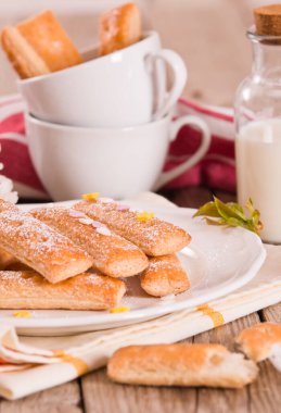 Beyaz yemek puf böreği çerezleri.