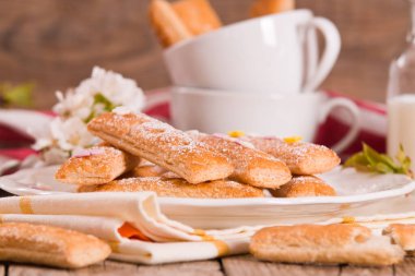 Beyaz yemek puf böreği çerezleri.