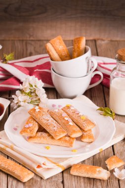 Beyaz yemek puf böreği çerezleri.