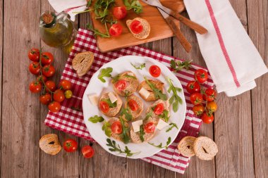 Kiraz domatesli friselle roka..