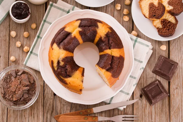 Marmeren Ringkoek Witte Schotel — Stockfoto