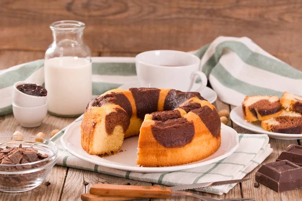 Torta Anello Marmo Piatto Bianco — Foto Stock