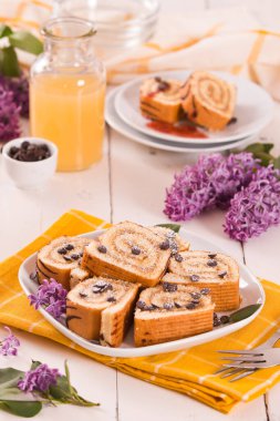 İsviçre usulü kek, çikolata parçacıklı..