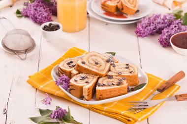 İsviçre usulü kek, çikolata parçacıklı..