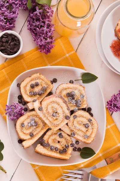 Swiss Roll Cake Con Chocolate Chips — Stock Photo, Image