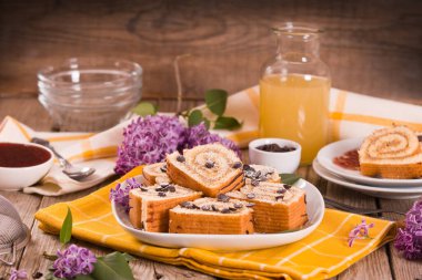 İsviçre usulü kek, çikolata parçacıklı..