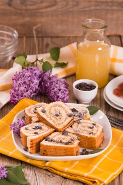 İsviçre usulü kek, çikolata parçacıklı..