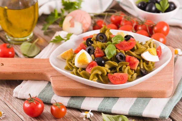 Fusilli Pasta Cherry Tomatoes Eggs Black Olives — Stockfoto