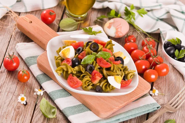 Fusilli Pasta Cherry Tomatoes Eggs Black Olives — Stockfoto