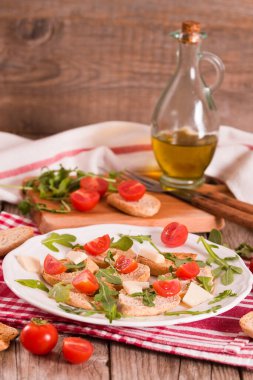 Kiraz domatesli friselle roka..