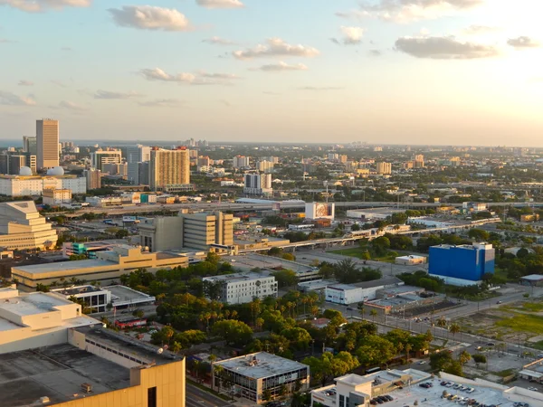 Horisonten av midtown miami — Stockfoto