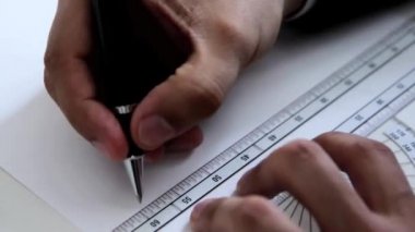 adamın bir planı çizim