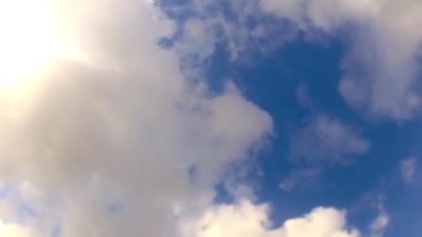 Gökyüzündeki bulutlar zaman ayarlı