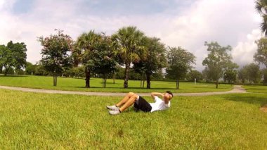 erkek egzersiz abs. mekik egzersiz. yan görünüm