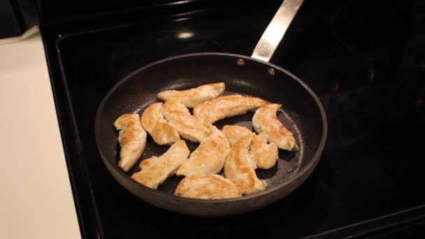 Cuisson ailes de poulet — Video