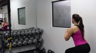 ağız kavgası yaparken çalışan kadın