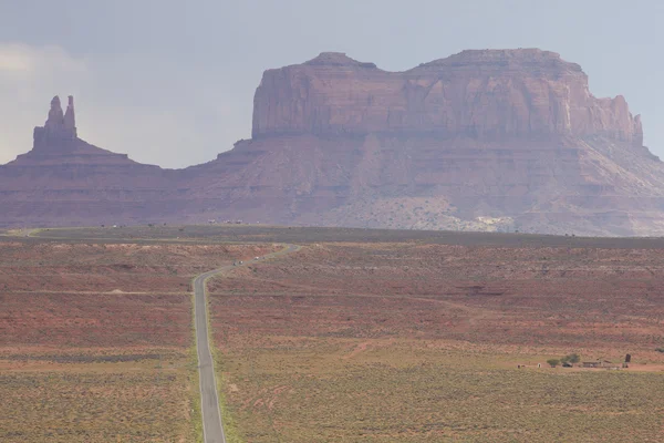 Estrada que leva ao Monument Valley — Fotografia de Stock