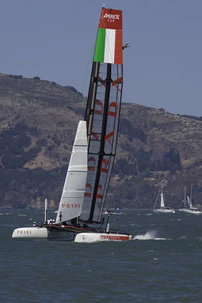 Boot varen tijdens de America's Cup — Stockfoto