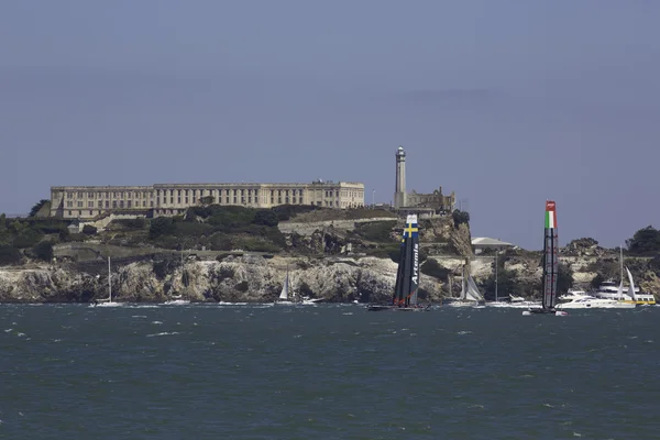 San francisco, 26 de agosto de 2012: Barcos navegando durante a Copa América 26 de agosto de 2012 em São Francisco — Fotografia de Stock