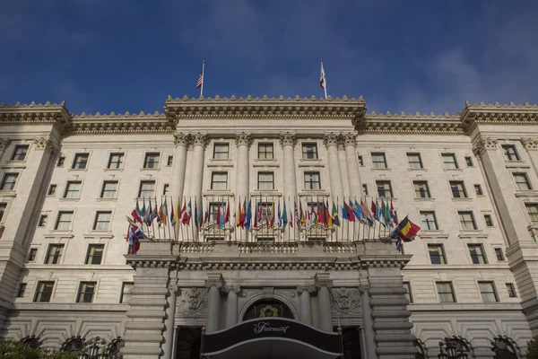 Το hotel san francisco Fairmont πρόσοψη σημαίες — Φωτογραφία Αρχείου